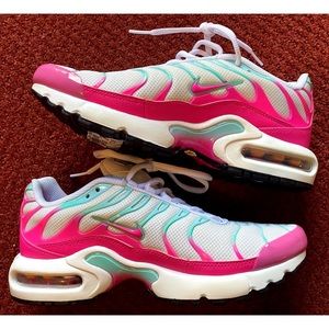 Nike Air Max sneakers size 7.5 NWOB